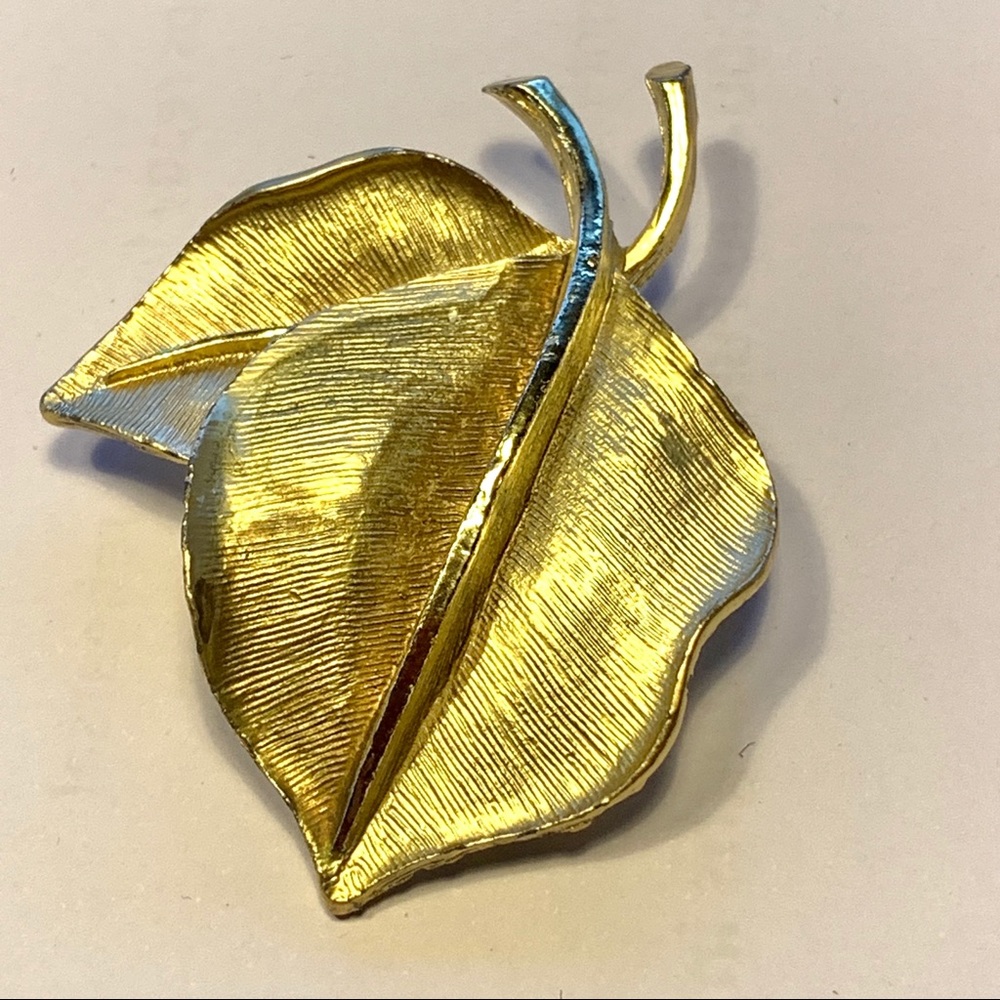 Vintage Leaf Gold-tone Brooch Pin